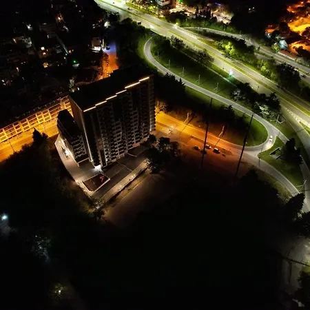 Sky Flats With Parking شقة فارنا